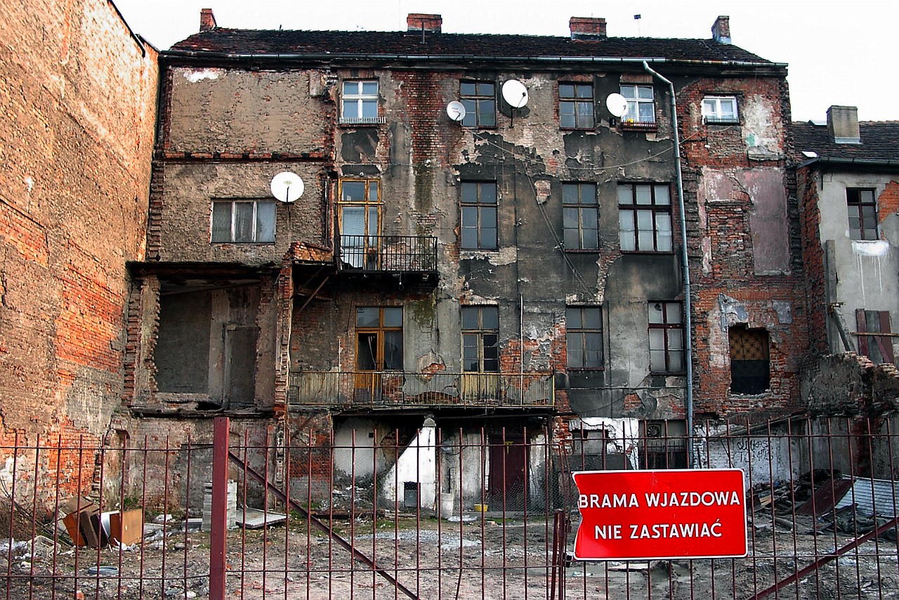 Bydgoszcz  ul. Pod Blankami - marzec 2002 r. : kamienica, ruina, bydgoszcz