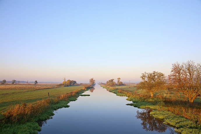 Kanał Bydgoski  widok w kierunku zachodnim : kanał bydgoski, janusz michalski, jesień
