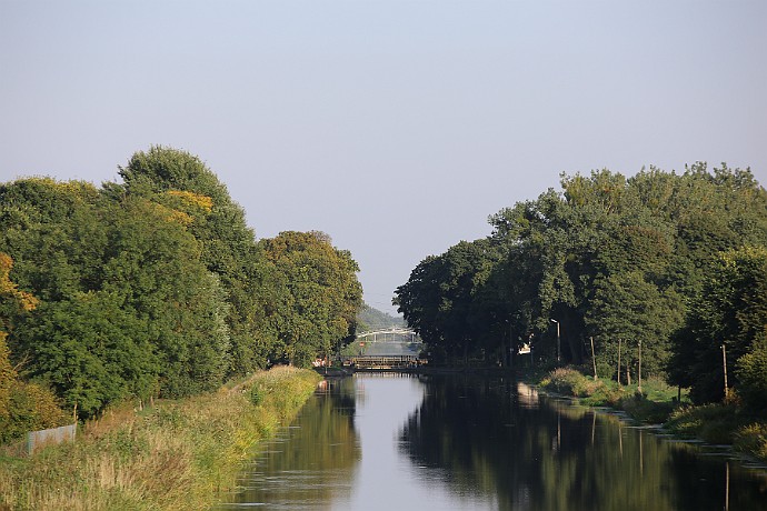 Kanał Bydgoski  w kierunku wschodnim widziany z mostu na obwodnicy bydgoskiej : kanał bydgoski, śluza, janusz michalski