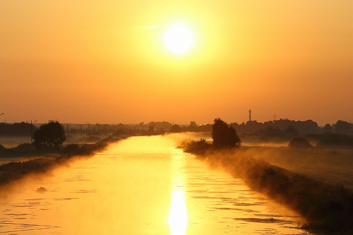 Wschód słońca i mgła  nad Kanałem Bydgoskim - wrzesień 2014 r. : kanał bydgoski, mgła, wschód słońca, słońce