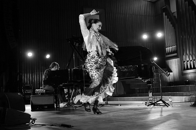 Tancerka flamenco... W tańcu możesz sobie pozwolić na luksus bycia sobą. [Paulo Coelho, Czarownica z Portobello] Koncerty