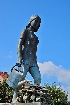 Rzeźba na Rynku Nakło